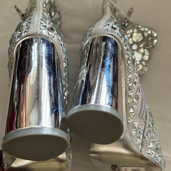 Steve Madden
Vayle Rhinestone Embellished Pointed Toe Booties - Picture 13 of 16